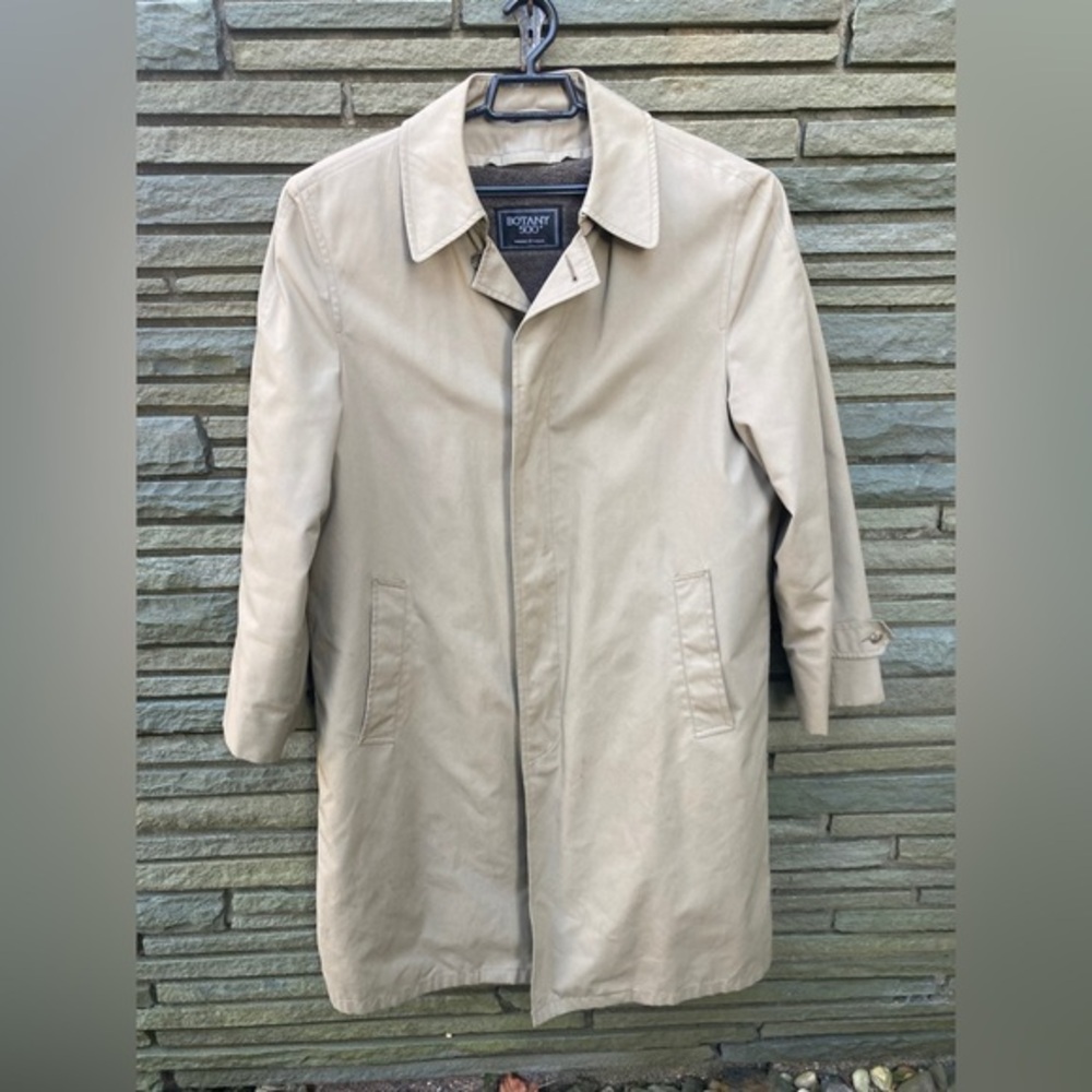 Botany 500 made in the USA Tan Trench Coat w zip in liner